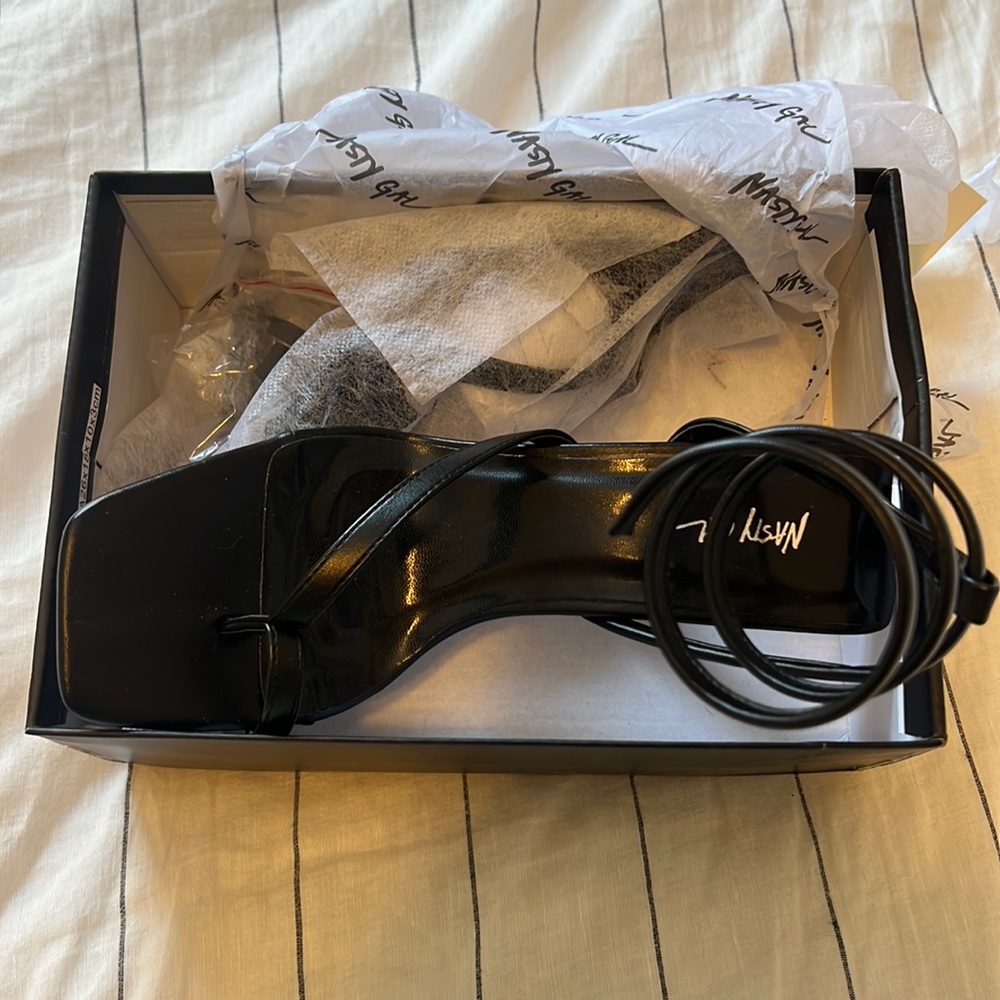 BRAND NEW Nasty Gal Black Back Toe Wrap Stiletto